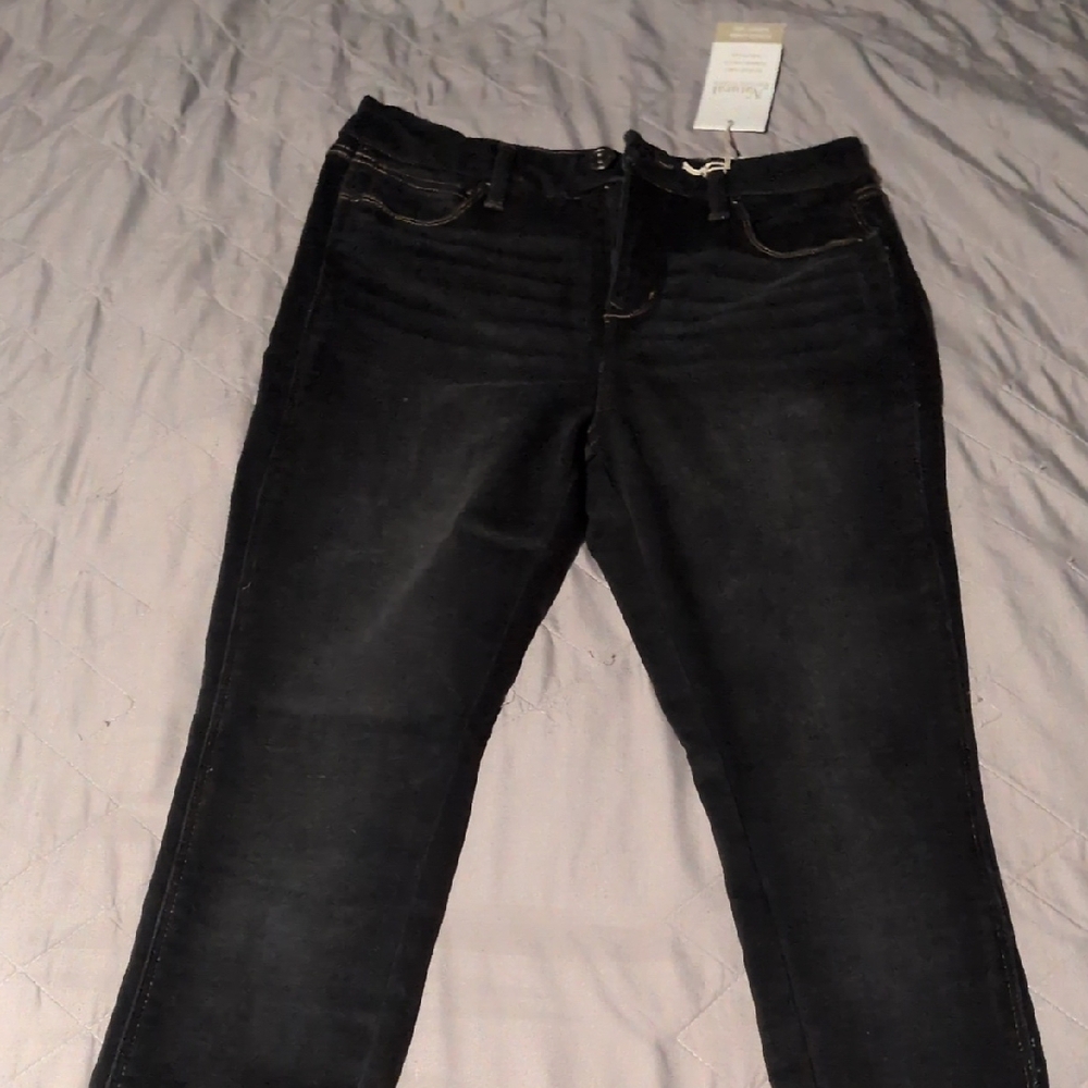 Natural Reflections Black Skinny Jeans Sleek and Stylish